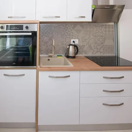 Ivana C6 Apartamento *