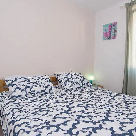 Ivana C6 Apartamento *