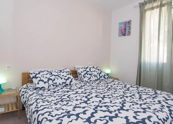 Ivana C6 Apartment *