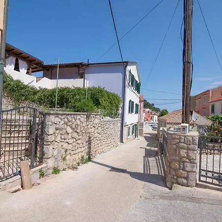 Ivana C6 Apartment *